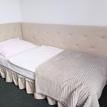 Hotel I Restauracja Borowianka Ostrów Wielkopolski Exteriör bild