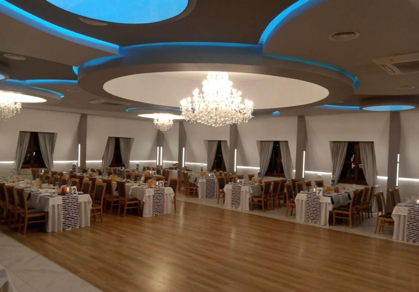 Hotel I Restauracja Borowianka Ostrów Wielkopolski Exteriör bild