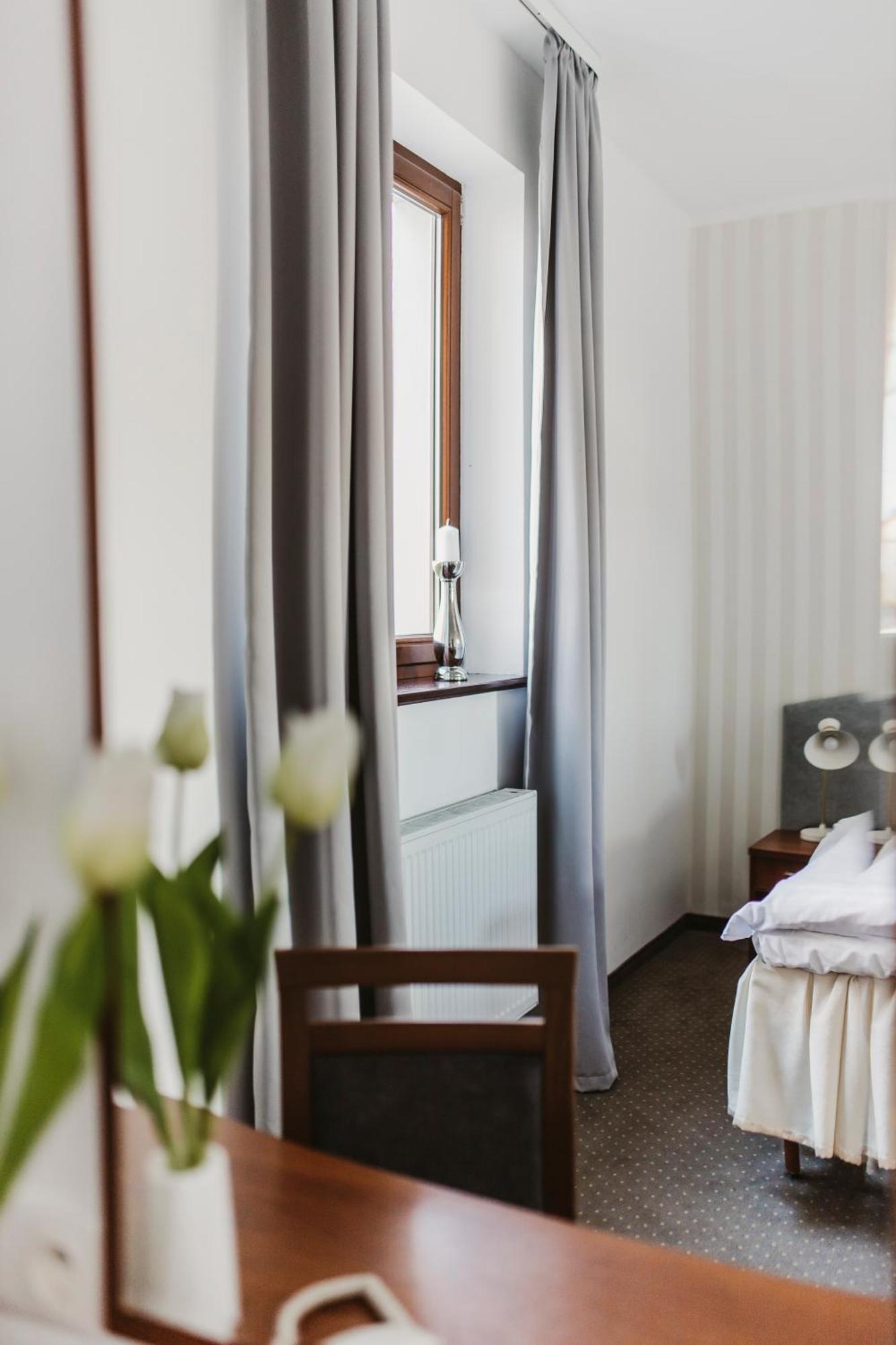 Hotel I Restauracja Borowianka Ostrów Wielkopolski Exteriör bild