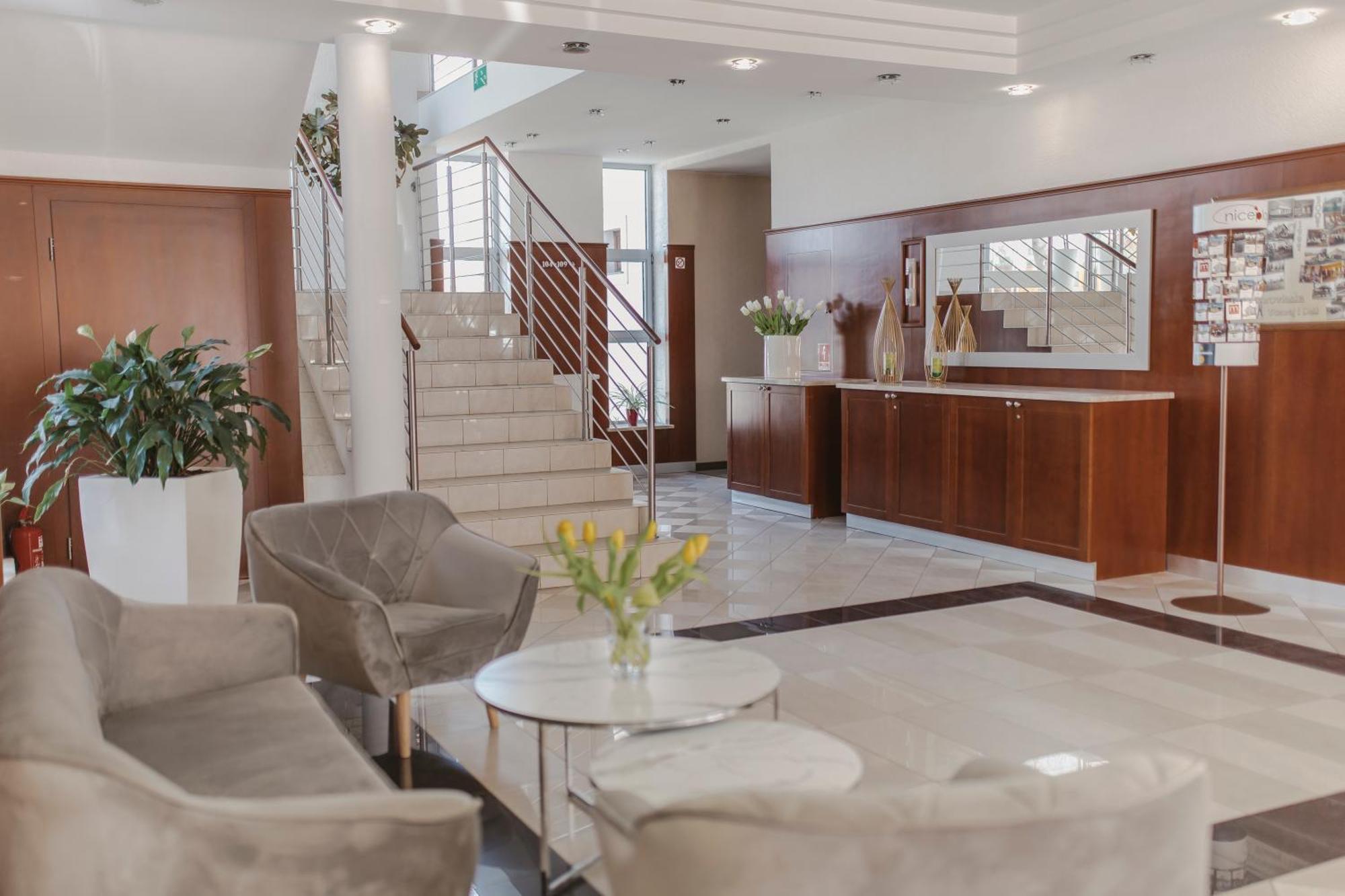 Hotel I Restauracja Borowianka Ostrów Wielkopolski Exteriör bild