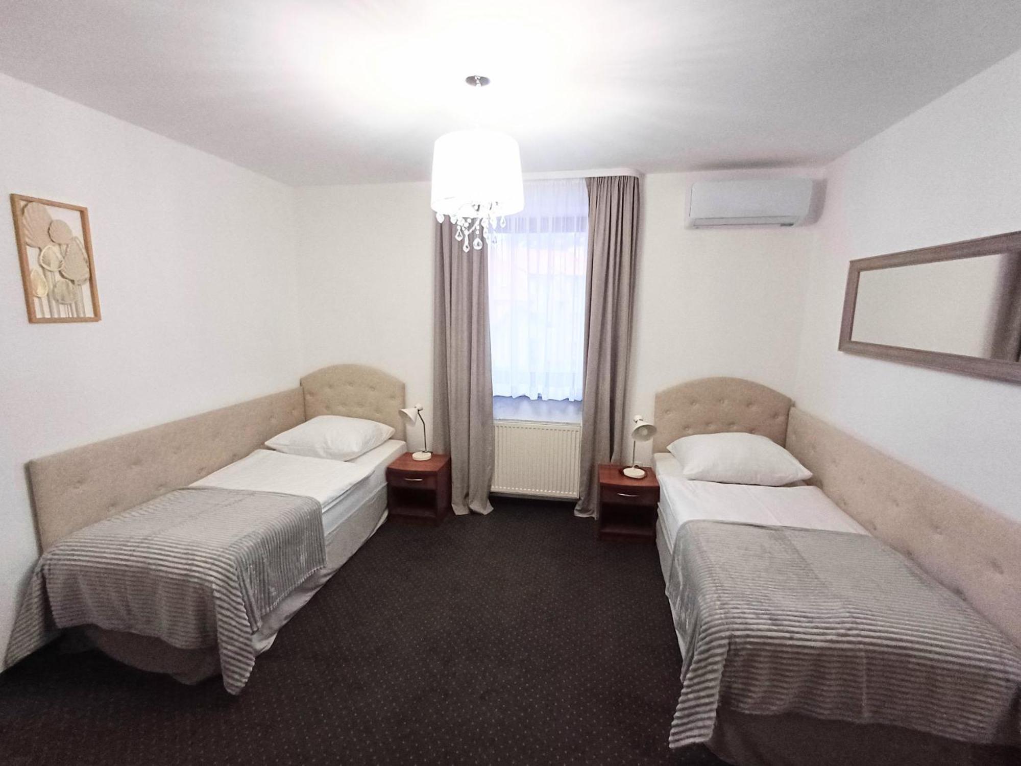 Hotel I Restauracja Borowianka Ostrów Wielkopolski Exteriör bild