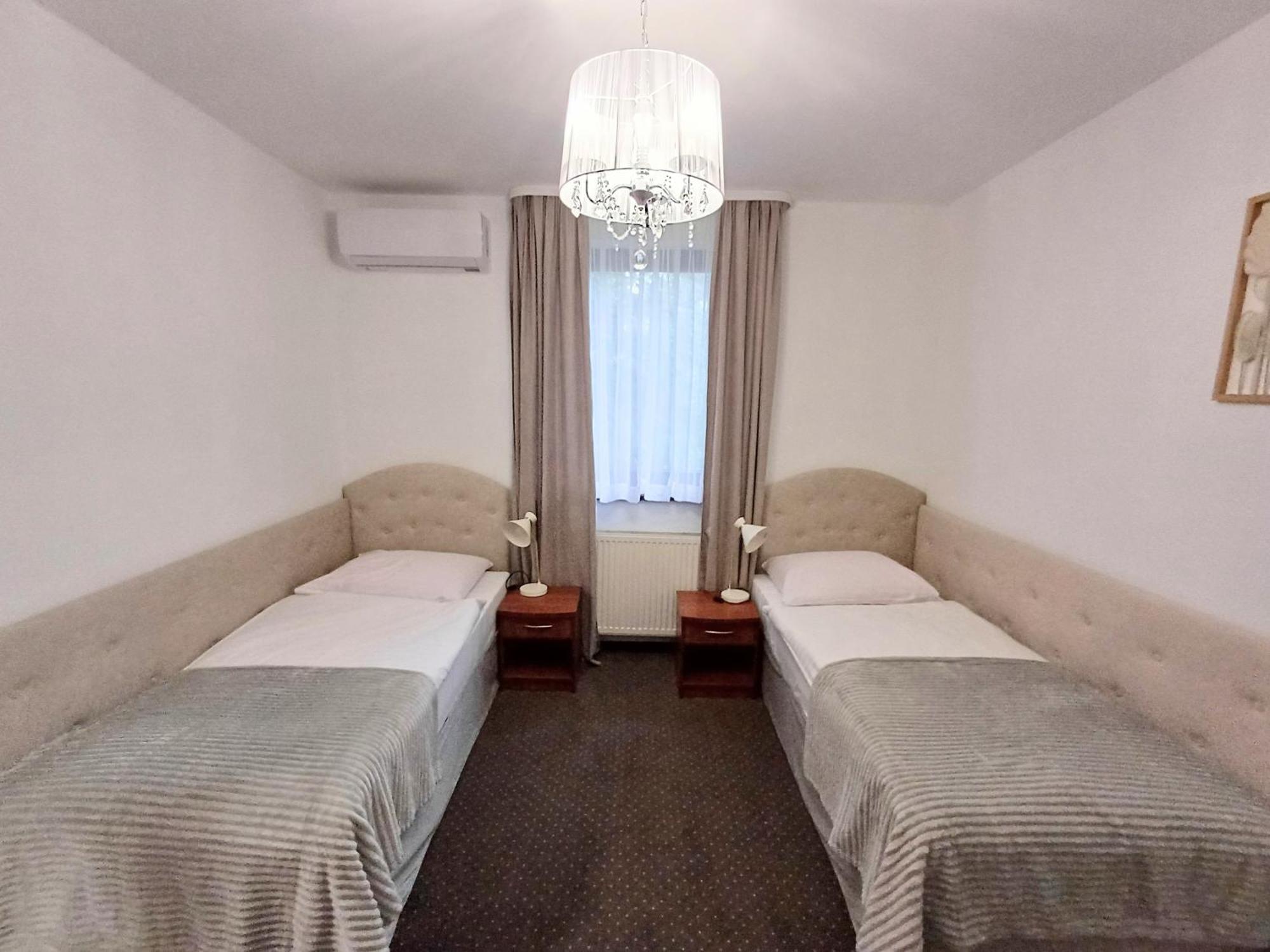Hotel I Restauracja Borowianka Ostrów Wielkopolski Exteriör bild