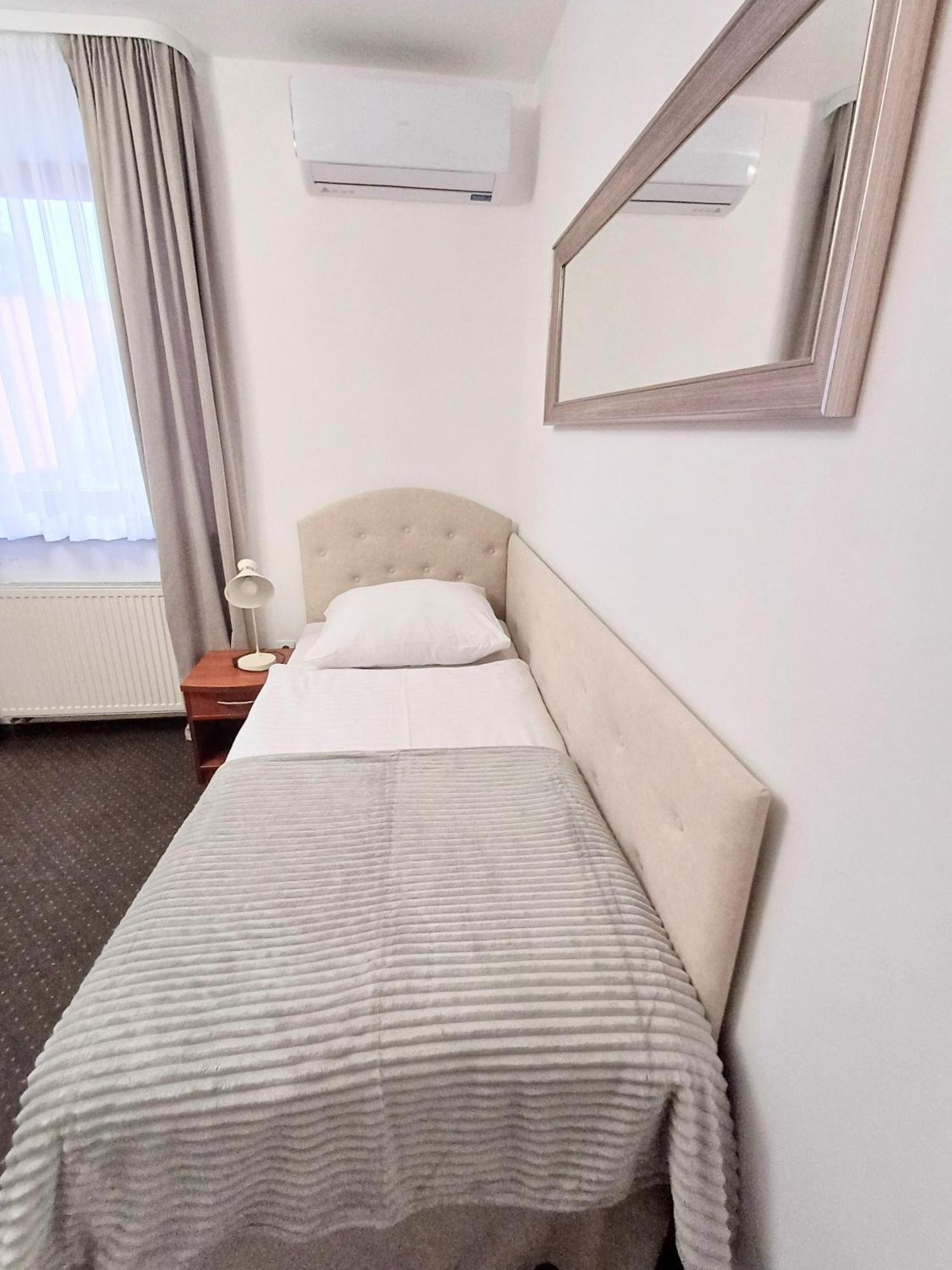 Hotel I Restauracja Borowianka Ostrów Wielkopolski Exteriör bild