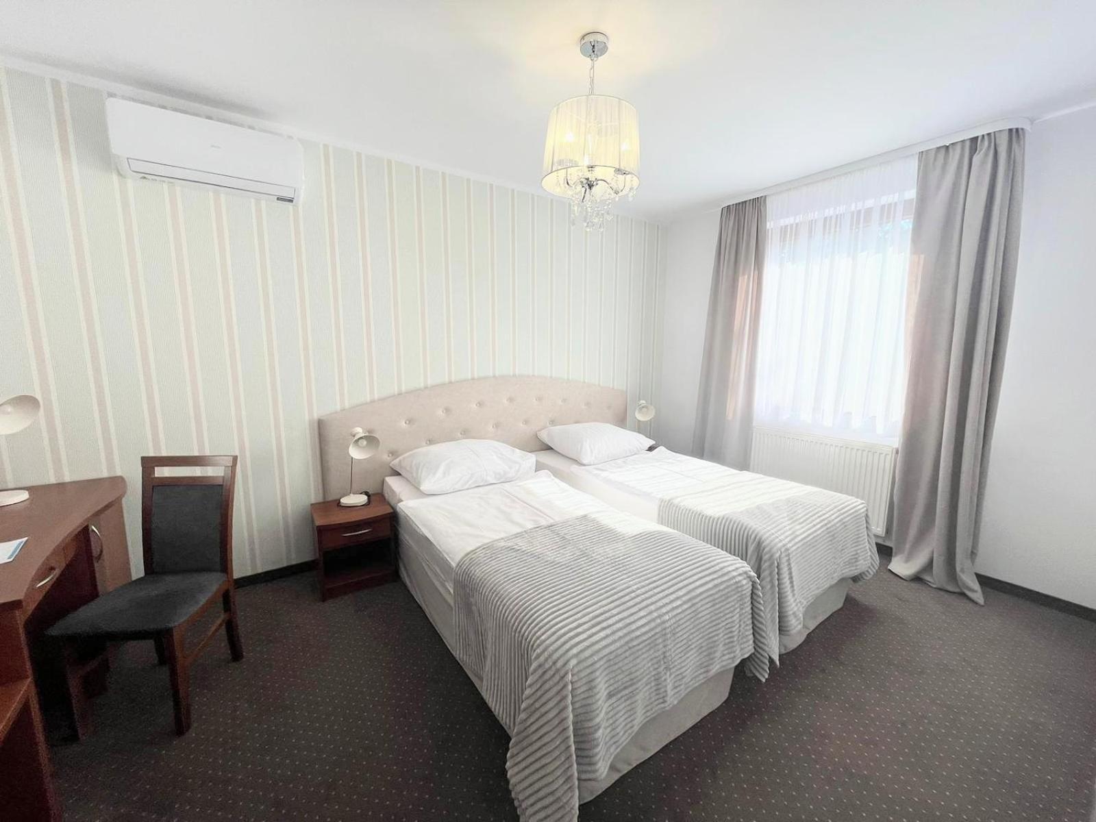 Hotel I Restauracja Borowianka Ostrów Wielkopolski Exteriör bild