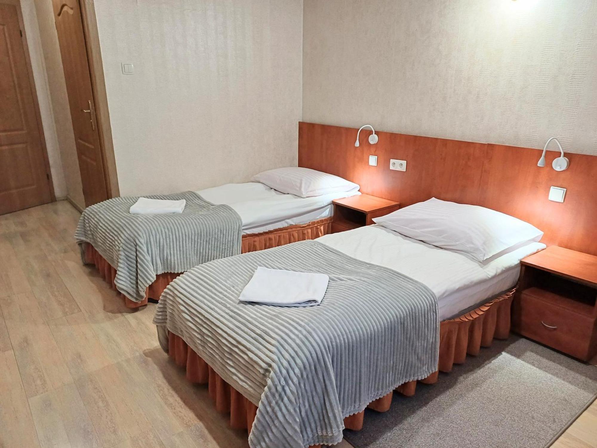 Hotel I Restauracja Borowianka Ostrów Wielkopolski Exteriör bild