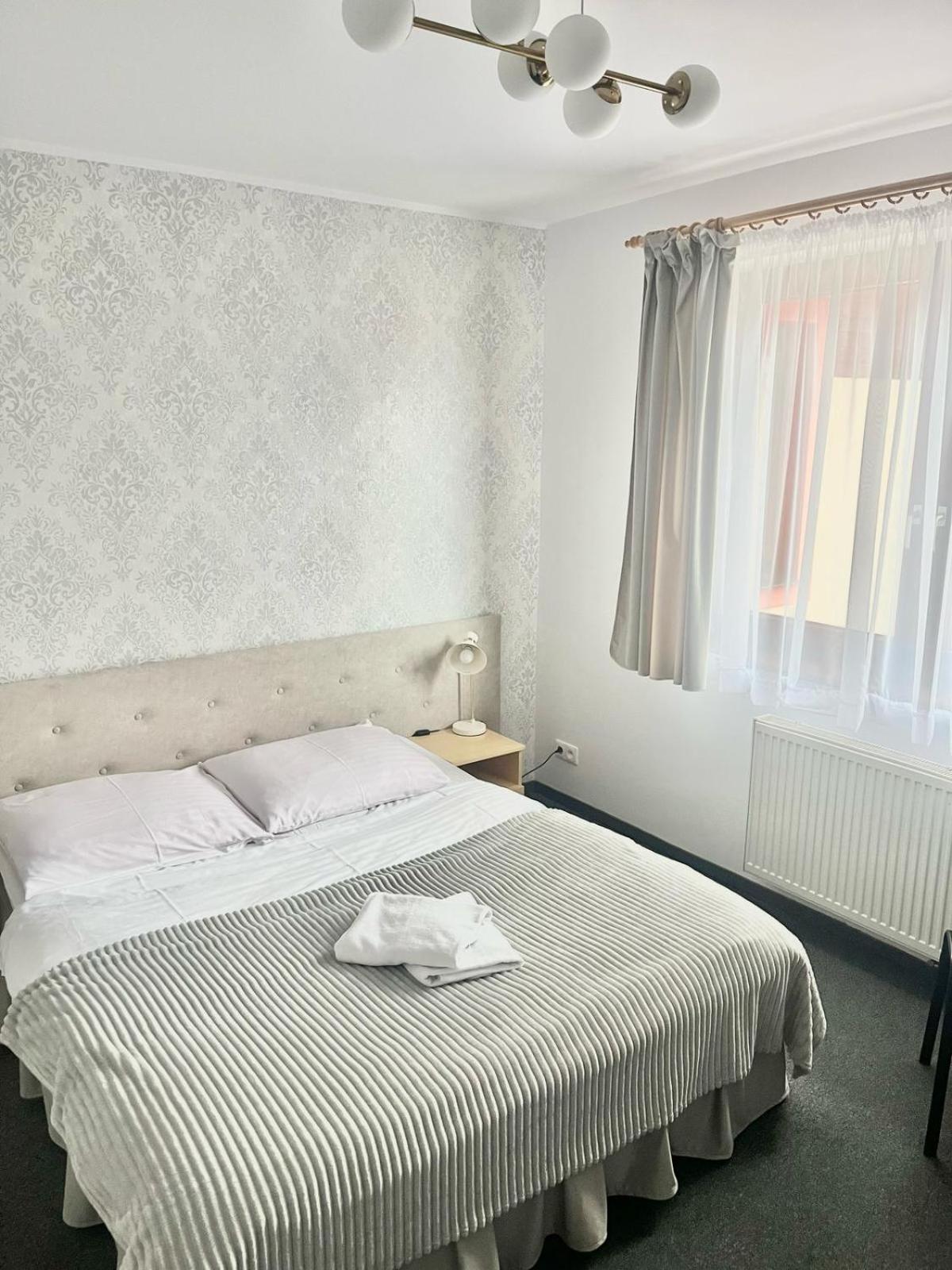 Hotel I Restauracja Borowianka Ostrów Wielkopolski Exteriör bild
