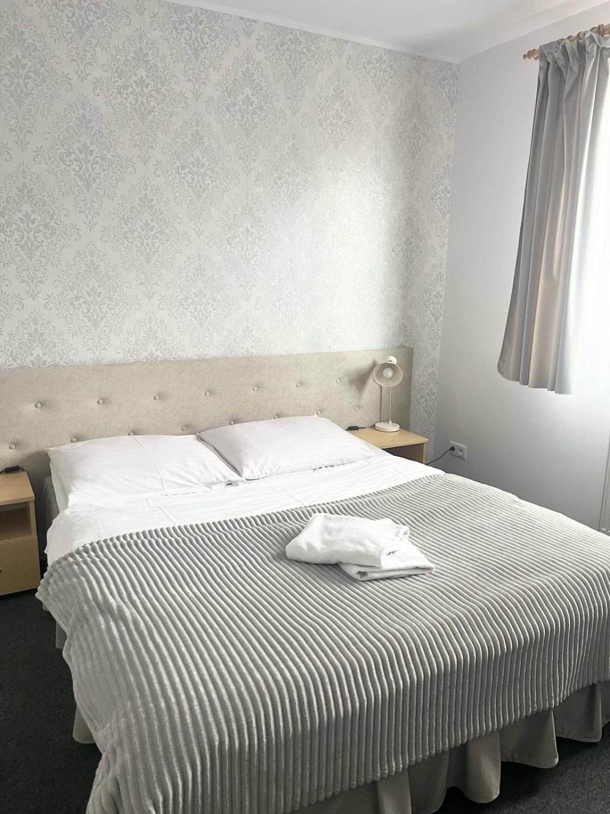 Hotel I Restauracja Borowianka Ostrów Wielkopolski Exteriör bild