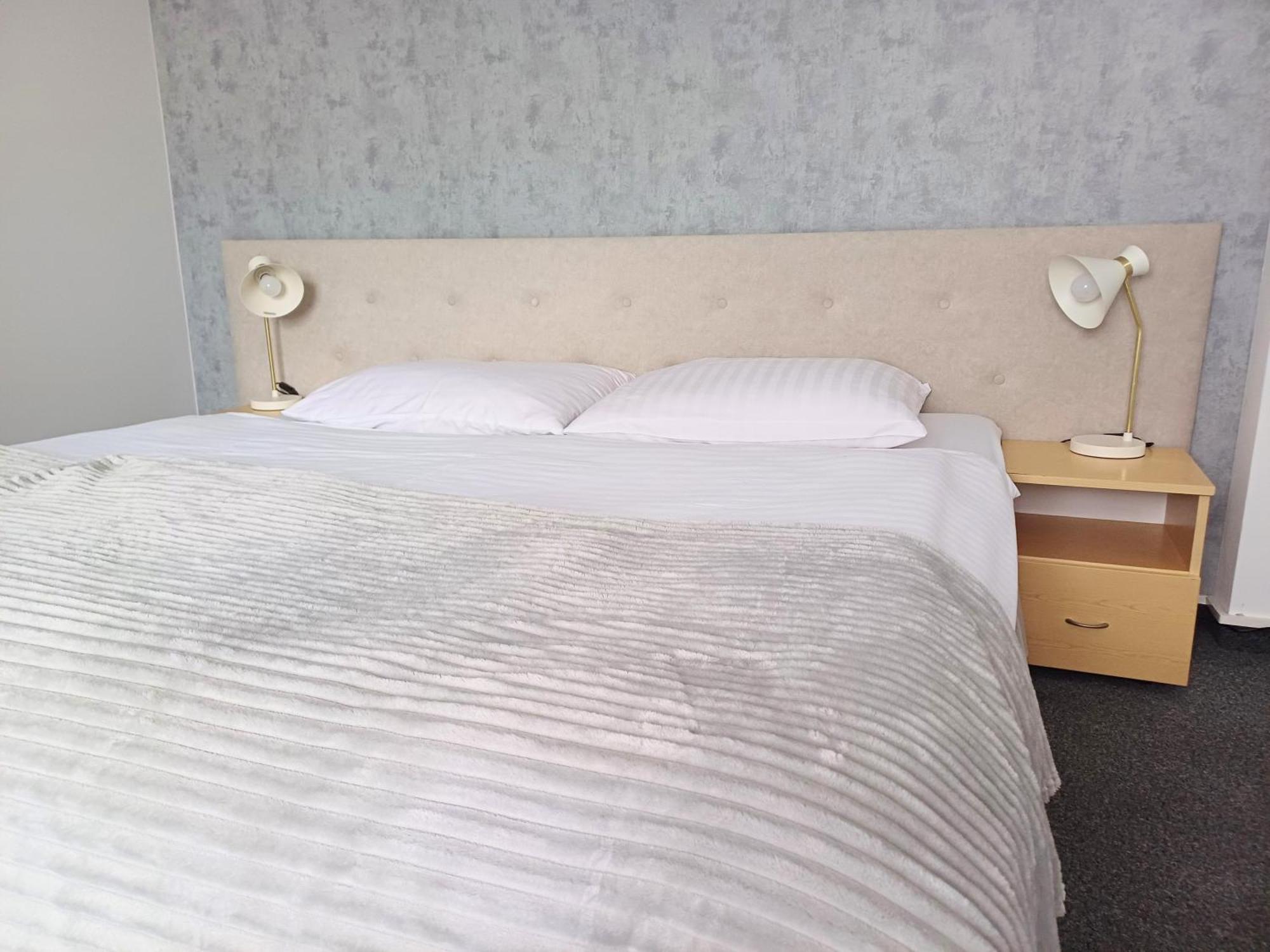 Hotel I Restauracja Borowianka Ostrów Wielkopolski Exteriör bild